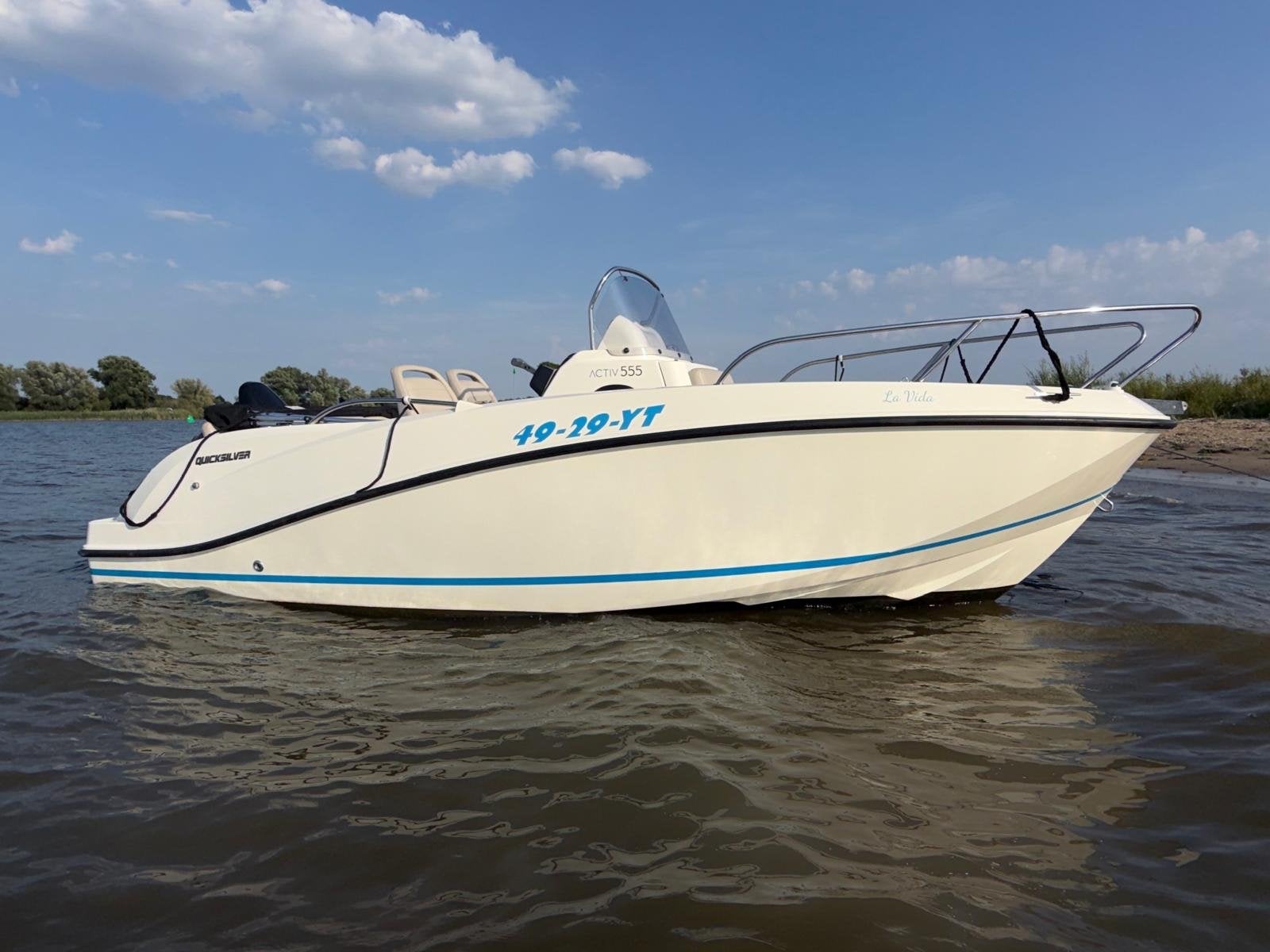 Quicksilver Activ 555 - 115PK Suzuki incl trailer, Watersport en Boten, Afdekzeil, Buitenboordmotor, 5 m, Zo goed als nieuw