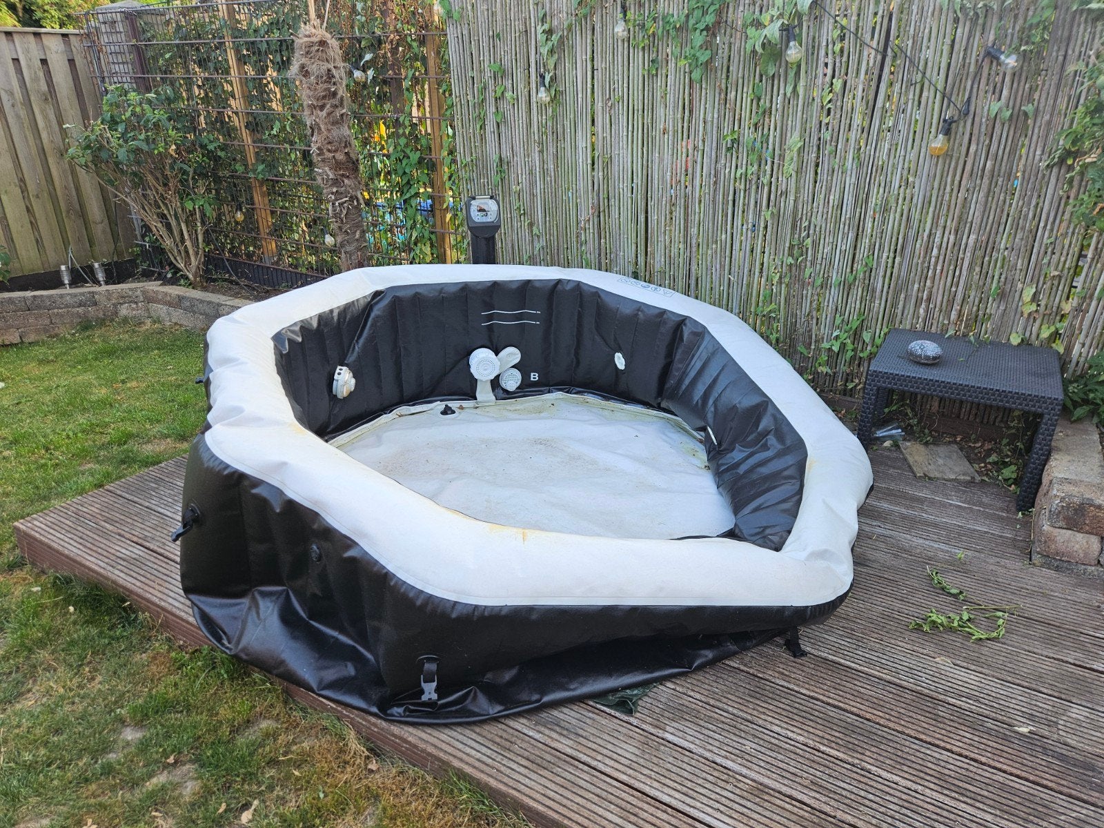 Gratis: Intex PureSpa jacuzzi, voor onderdelen (lekt lucht), Ophalen, Gebruikt