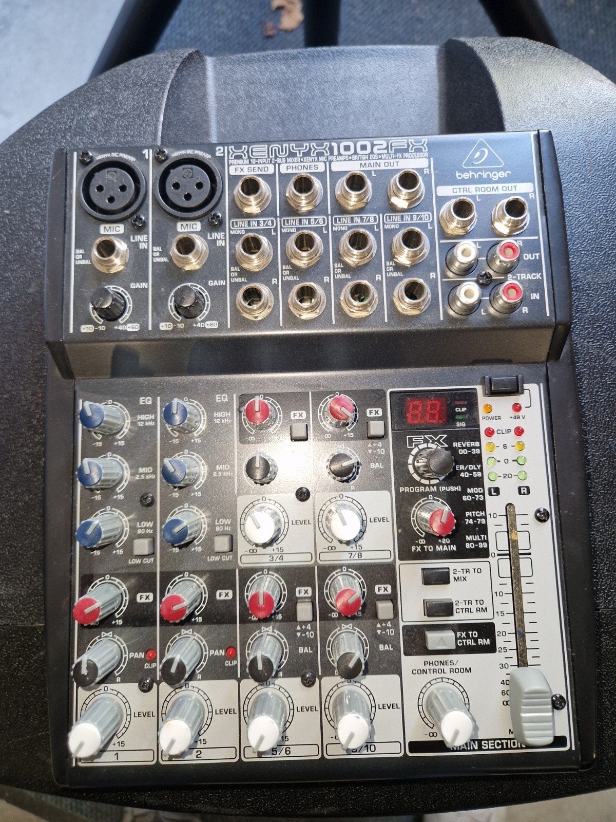 Devine Onyx 12A actieve luidsprekers met Behringer mixer., Ophalen, Gebruikt, 5 tot 10 kanalen, Microfooningang