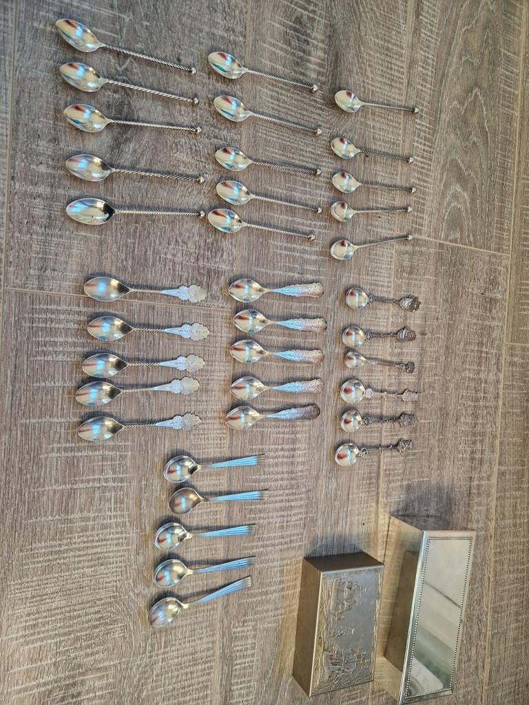 36 Douwe Egberts verzamellepeltjes met opbergdozen, Antiek en Kunst, Antiek | Bestek, Ophalen of Verzenden