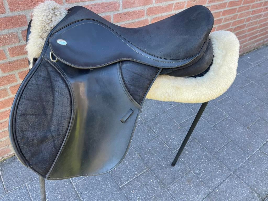 Thorowgood 16,5 en 15 inch veelzijdigheidszadel, Dieren en Toebehoren, Paarden en Pony's | Zadels, Gebruikt, ., Ophalen of Verzenden