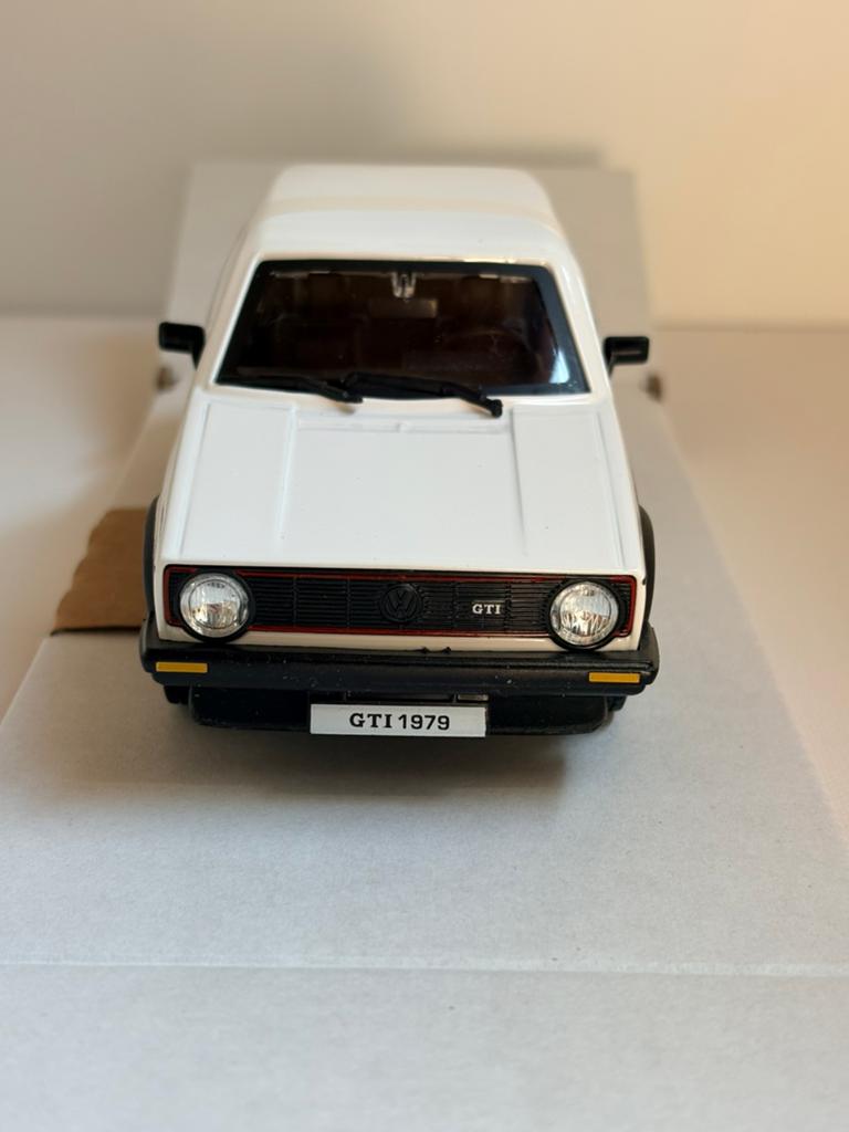 Bburago Volkswagen Golf MK1 GTI (1979) - Nieuw, Auto, Nieuw, Ophalen of Verzenden, Bburago