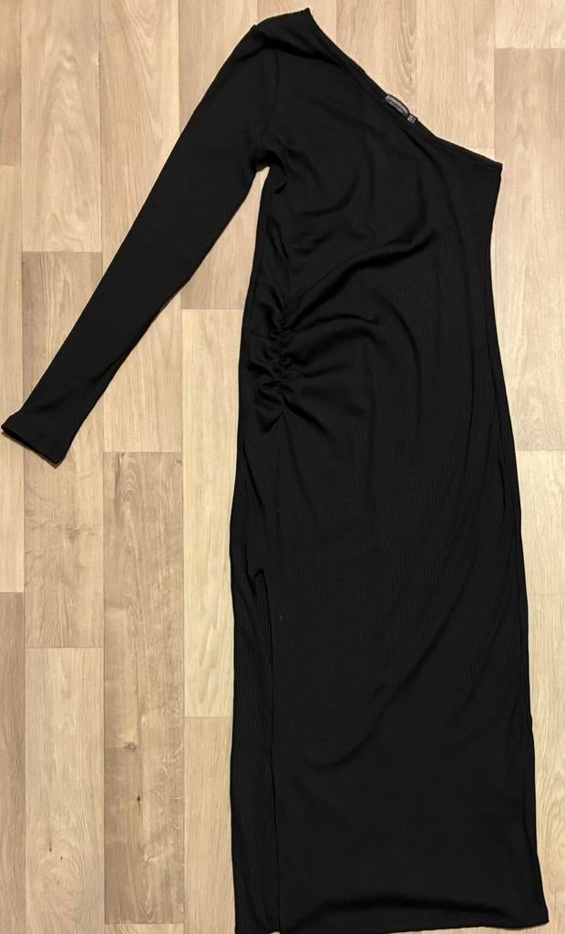 Zwarte Off-Shoulder Stradivarius Jurk, Maat 38/40 (M), Zwart, Ophalen of Verzenden, Zo goed als nieuw