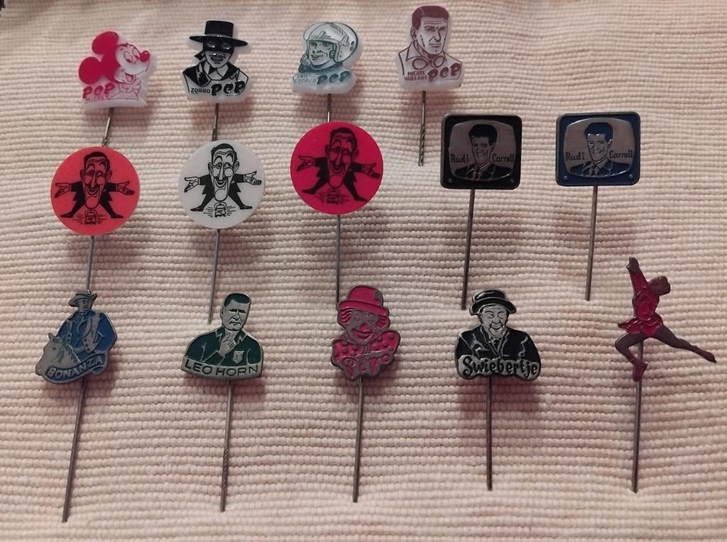 14 vintage speldjes - Disney, Zorro, Swiebertje, e.a., Verzamelen, Ophalen of Verzenden, Gebruikt, Overige onderwerpen, Speldje of Pin
