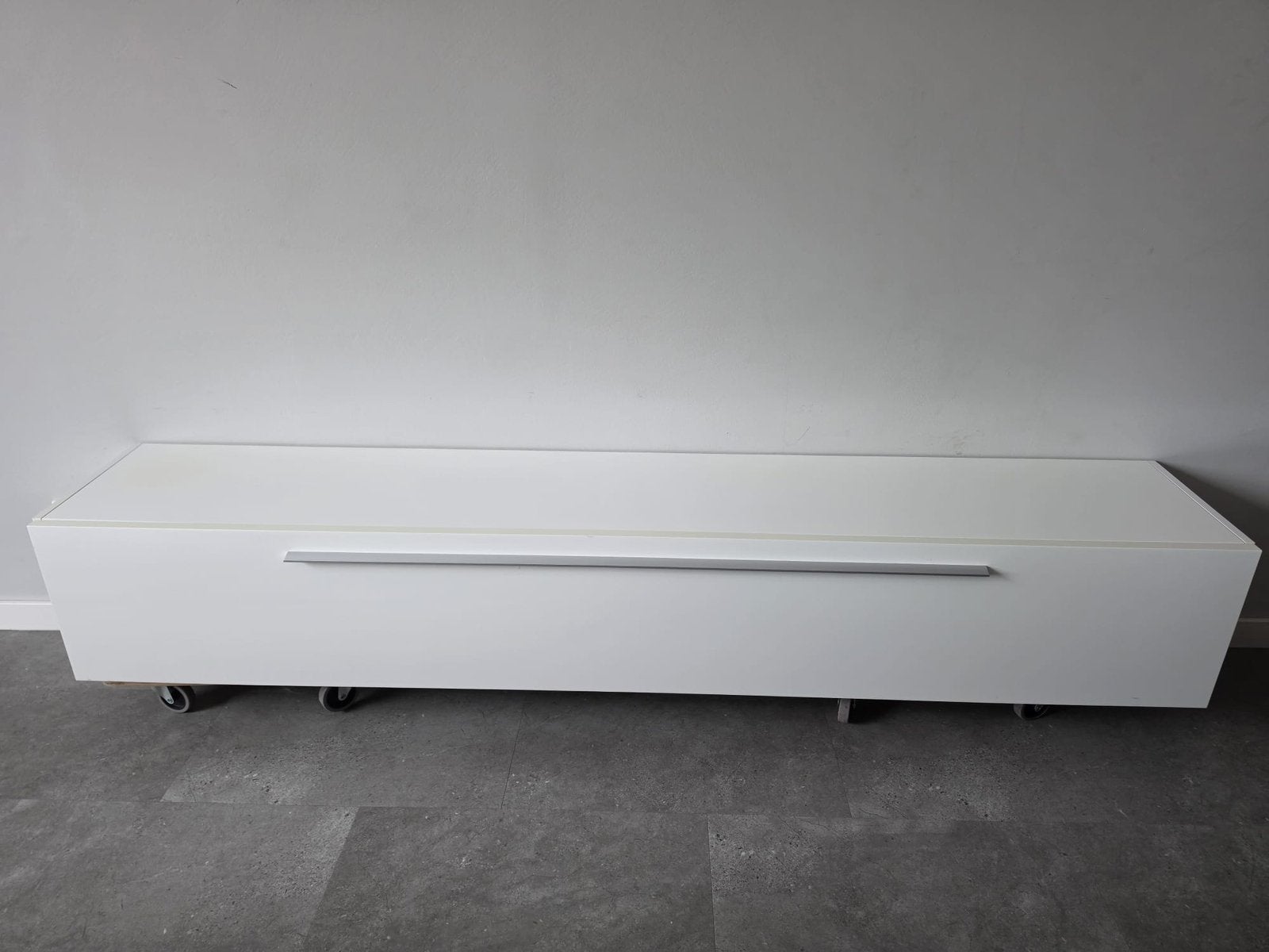 Hoogglans witte TV kast, Ophalen, Minder dan 50 cm, 200 cm of meer, Zo goed als nieuw