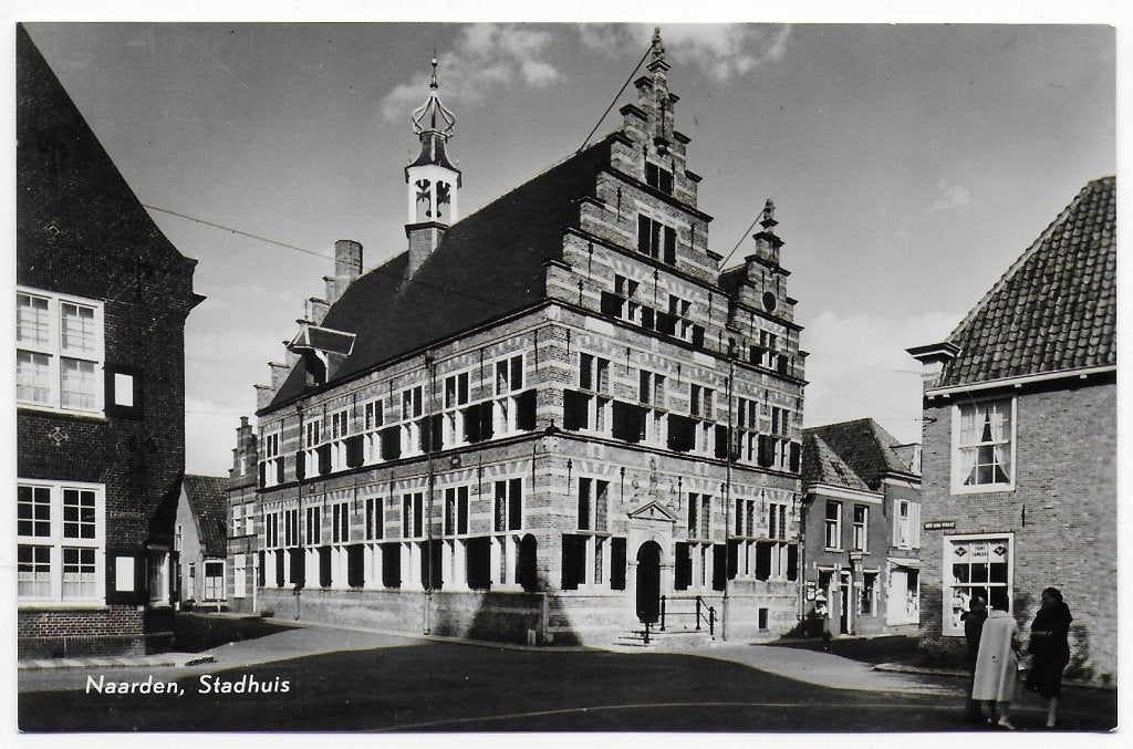 Naarden Stadhuis Ongelopen Ansichtkaart (B8054 ), Ophalen of Verzenden, 1960 tot 1980, Gelopen, Noord-Holland