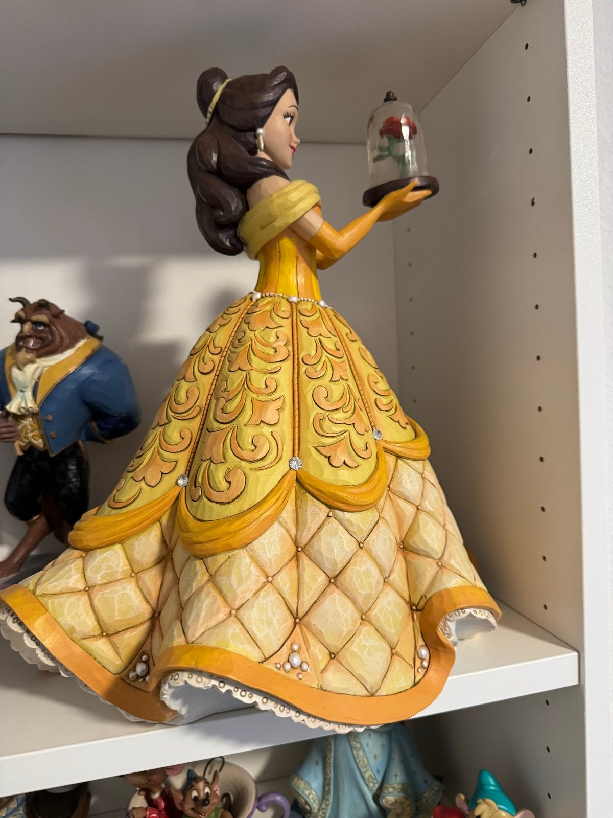 Foto 2 van Disney Traditions Belle Deluxe Princess Beeld