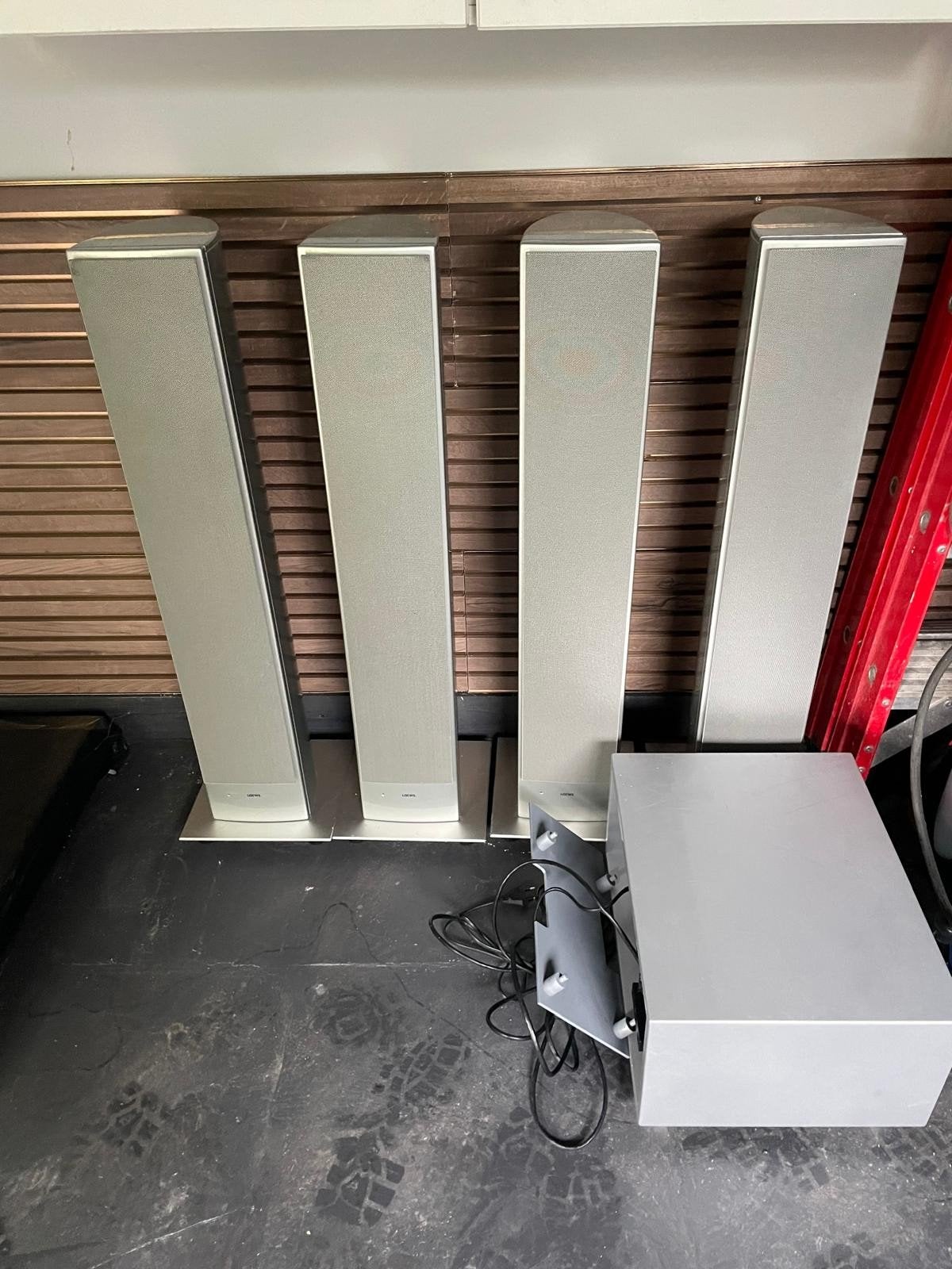 Loewe Subwoofer 525 met 4 satelliet speakers, Ophalen