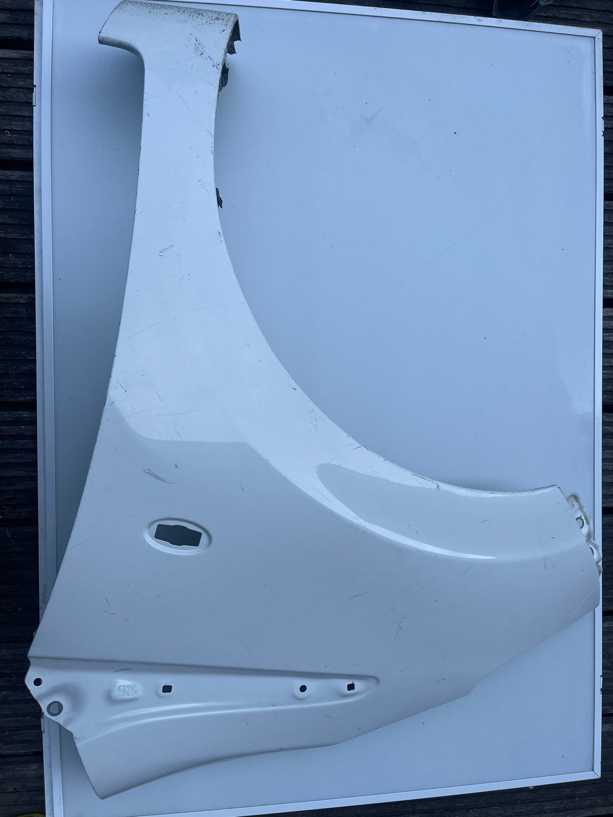 Gebruikt Spatbord - Wit peugeot 108, Ophalen, Gebruikt, Voor, Spatbord
