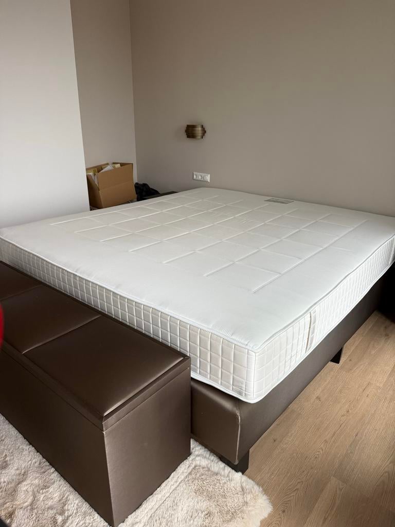 Boxspring met matras, kingsize, Gebruikt, Bruin, Tweepersoons, Ophalen of Verzenden