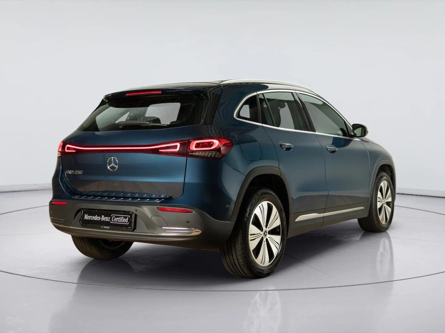 Mercedes-Benz EQA 250 Business Solution Luxury 67 kWh | Pano, Gebruikt, 190 pk, Blauw, 424 km