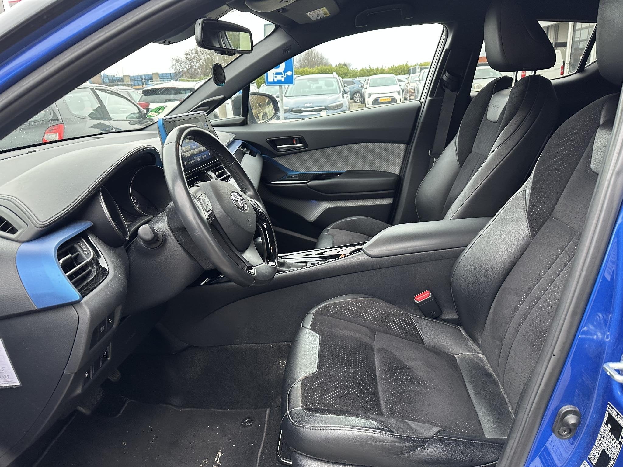 Toyota C-HR 1.8 Hybrid Executive Ultimate speciale uitvoerin, Auto's, Toyota, Euro 6, 4 cilinders, Blauw, Leder en Stof