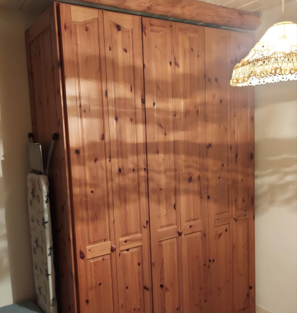 Grote grenen kledingkast oude collectie ikea, Ophalen, Gebruikt, 100 tot 150 cm, 200 cm of meer