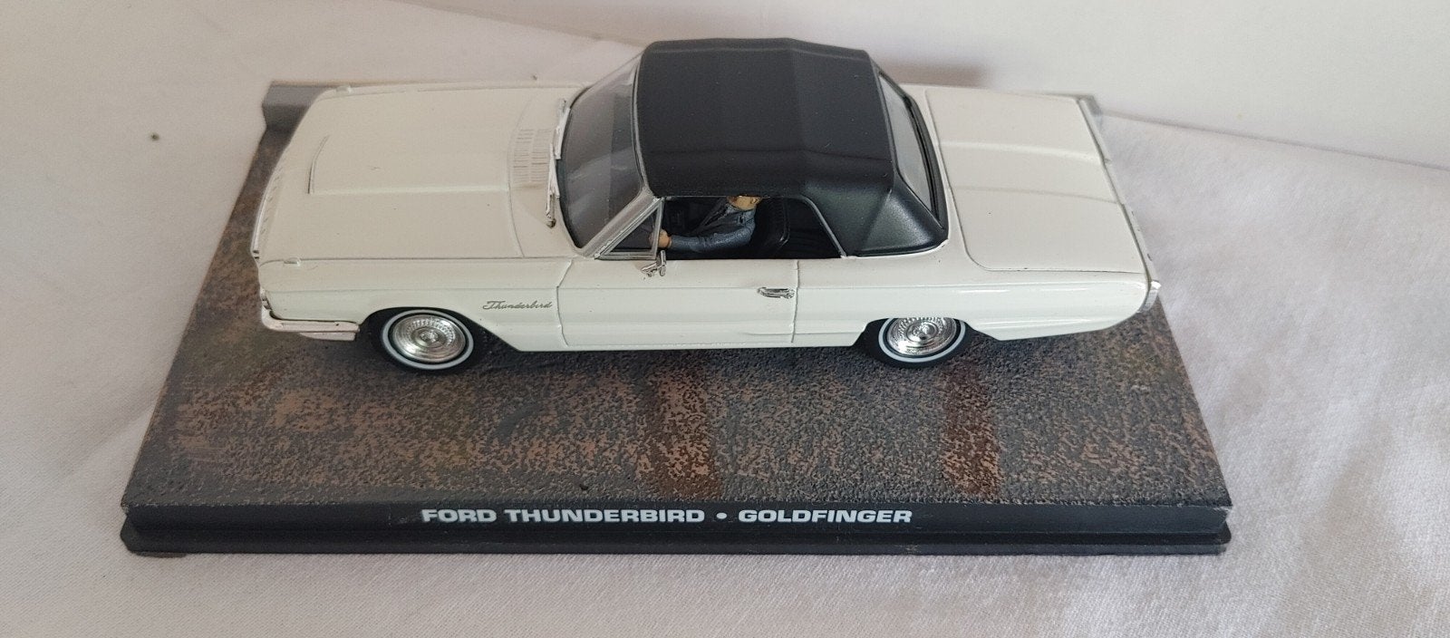 James bond Collection 1:43 ford thunderbird, Hobby en Vrije tijd, Modelauto's | 1:43, Verzenden, Zo goed als nieuw, Auto, Overige merken