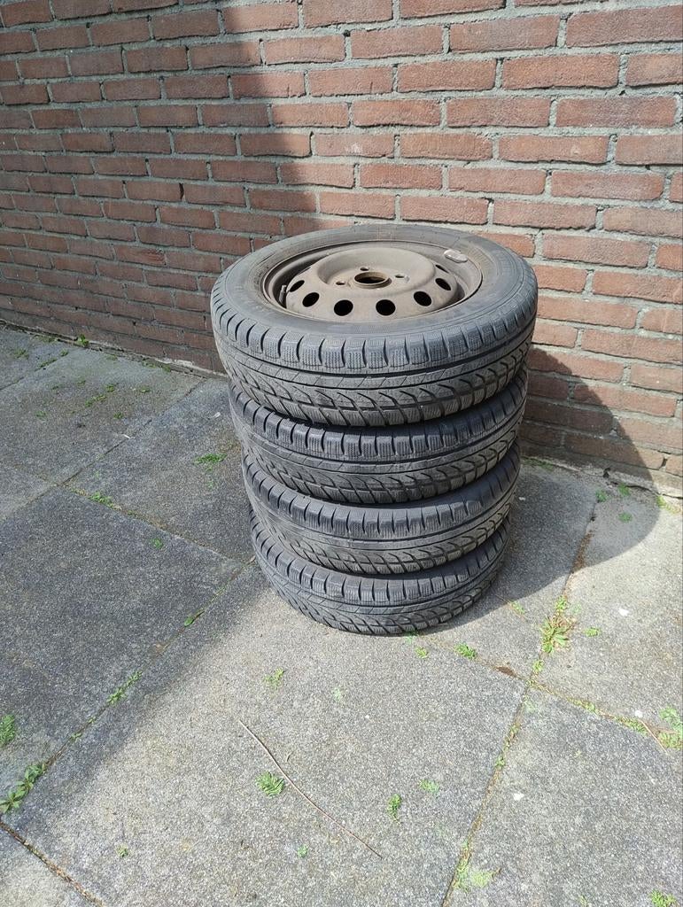Winterbanden met stalen velgen voor Kia Picanto, Ophalen, Gebruikt