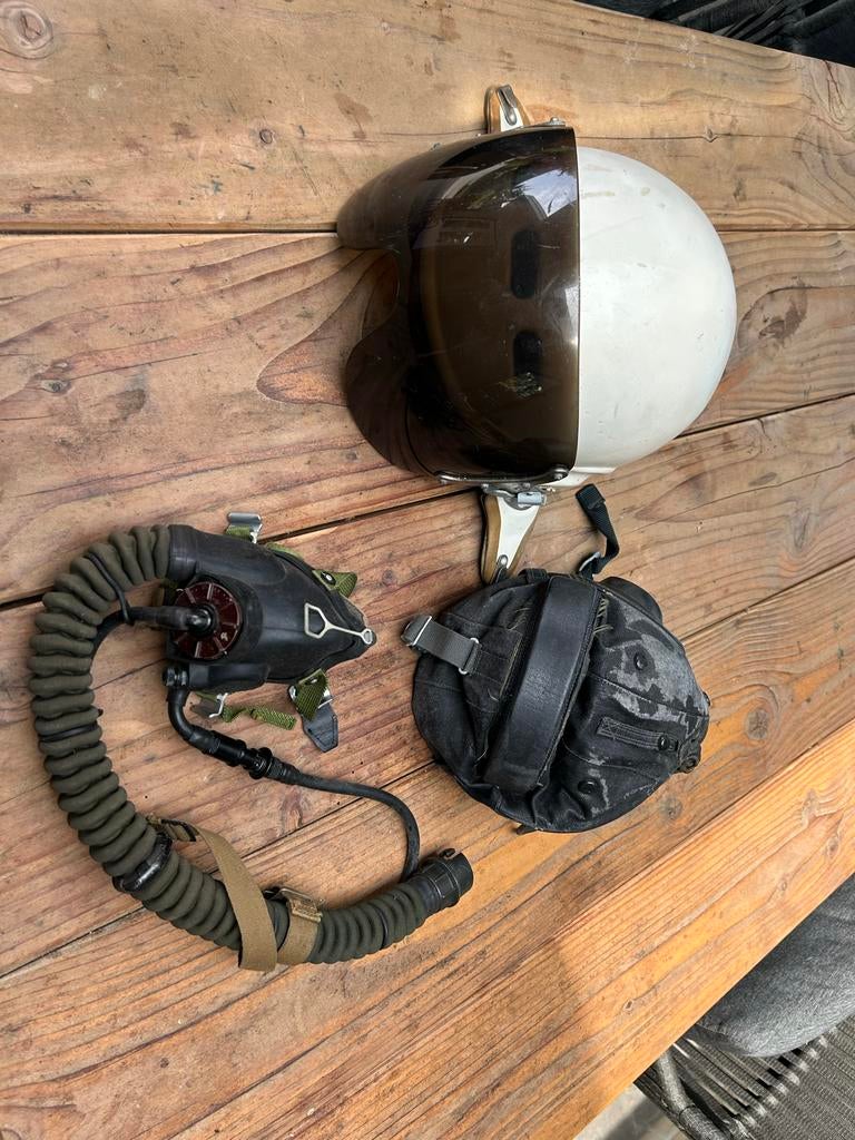 Sovjet ZSH-3 gevechtspilotenhelm + KM-32 zuurstofmasker., Verzamelen, Militaria | Algemeen, Ophalen of Verzenden, Luchtmacht, Overige gebieden