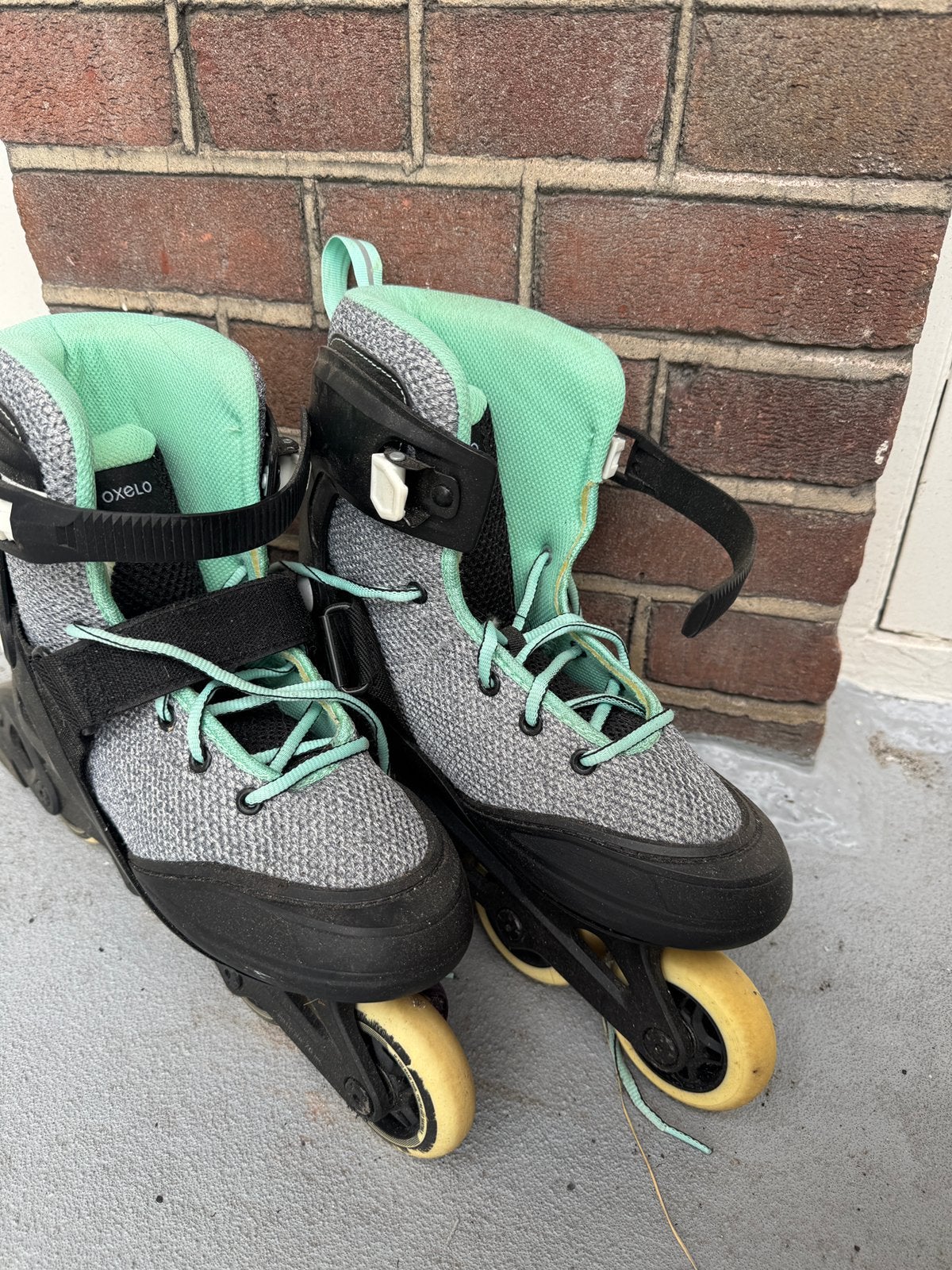 Dames rollerblades maat 38 met helm en polsbeschermers, Sport en Fitness, Skeelers, Ophalen of Verzenden, Zo goed als nieuw, Dames
