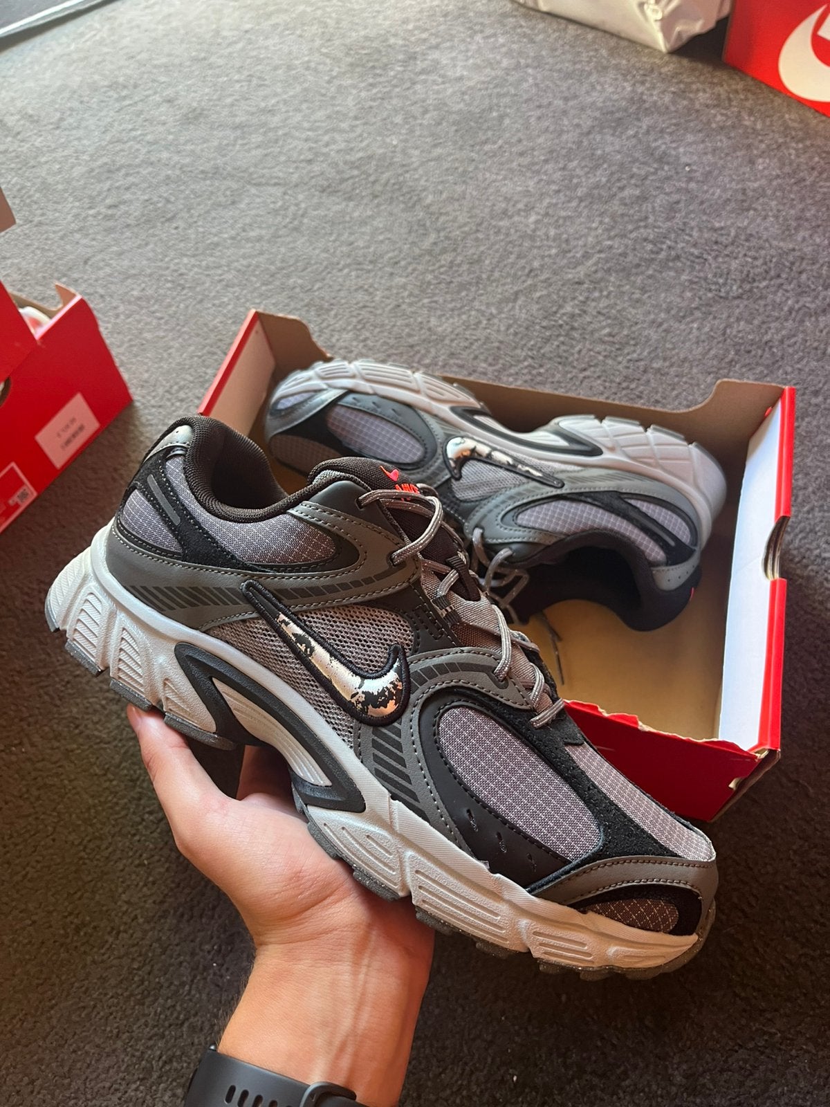 Nike V5 Runner Grijs Zilver - Maat 44, Overige kleuren, Nieuw, M, Ophalen of Verzenden