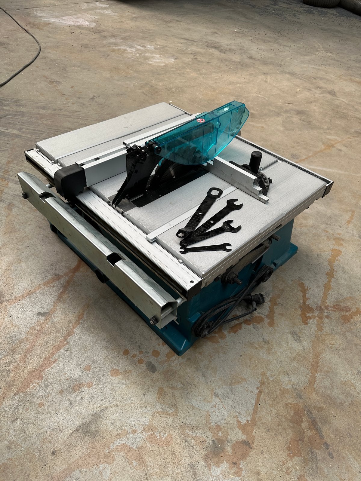 Makita 2704N Tafelzaag - nette staat, Doe-het-zelf en Verbouw, Ophalen, Gebruikt, Cirkelzaag, 70 mm of meer