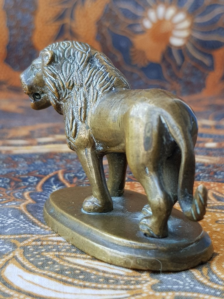 Mooi antiek Oosters brons beeldje van een leeuw 7,5 cm., Antiek en Kunst, Handgemaakt, Ophalen of Verzenden, Overige herkomsten