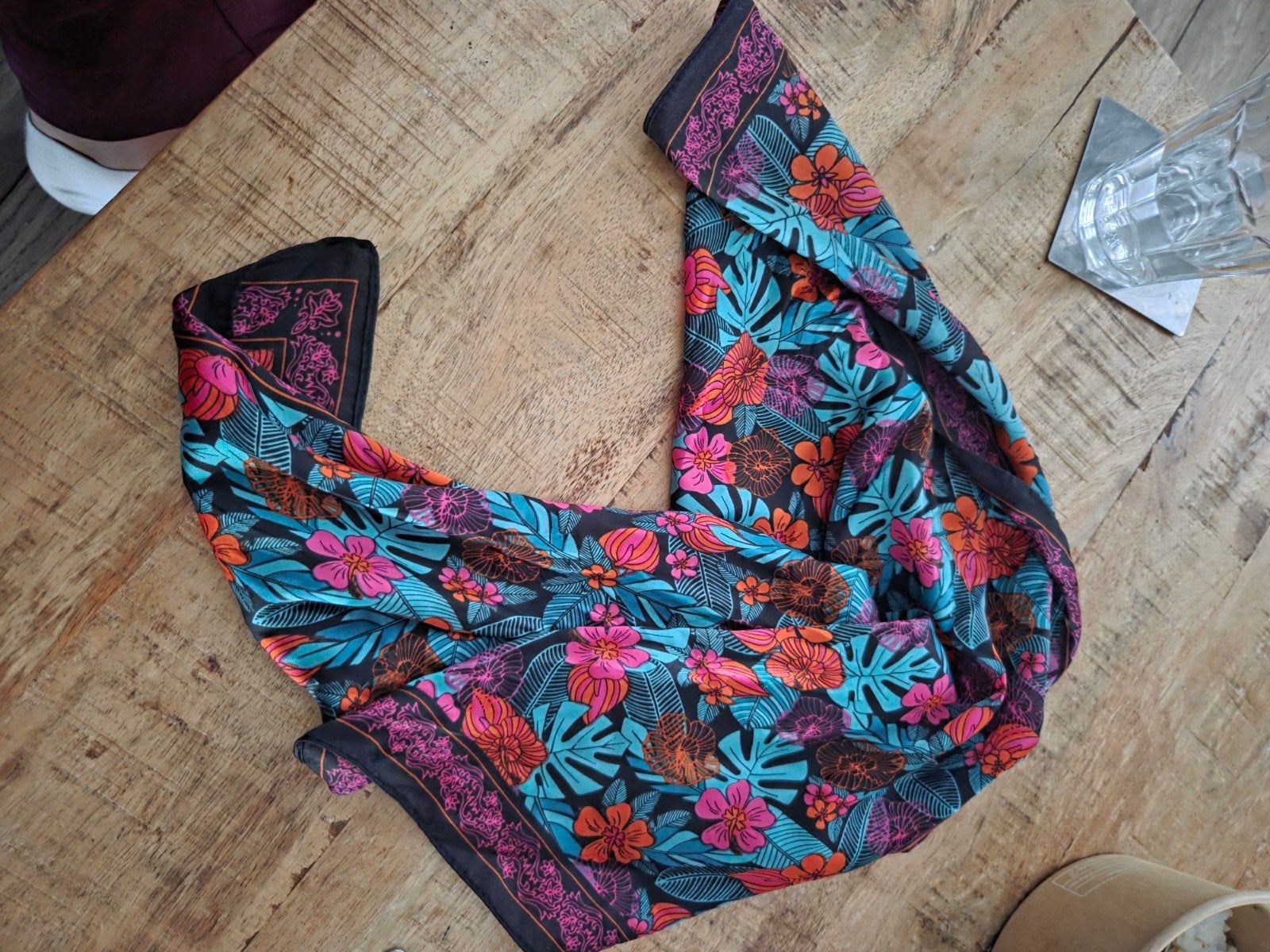 Claire's Tropische Bloemen Sjaal - Fuchsia, Oranje, Blauw, Maat 46/48 (XL) of groter, Ophalen of Verzenden, Claire's, Sjaal