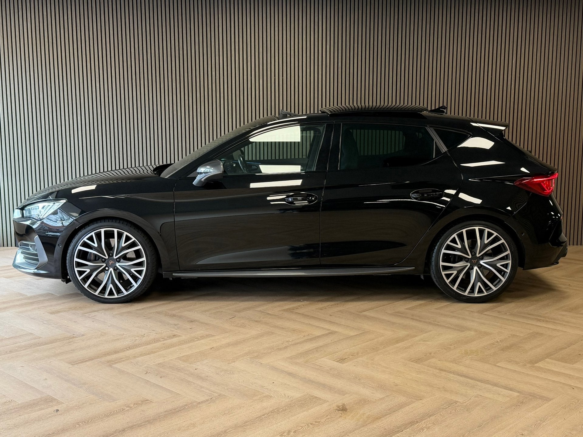 Cupra Leon 2.0 Business 301 PK AUT. PANORAMADAK MEMORY VIRTU, 15 km/l, Gebruikt, Euro 6, 4 cilinders