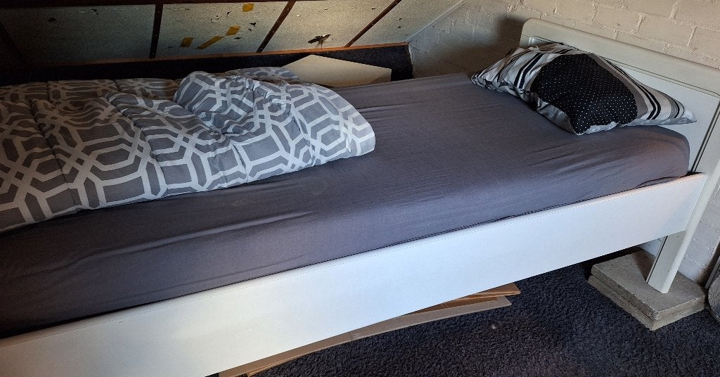 1 pers bed 90 x 200 cm met elektr bodem( in GORINCHEM), Ophalen, 90 cm, Eenpersoons, Wit