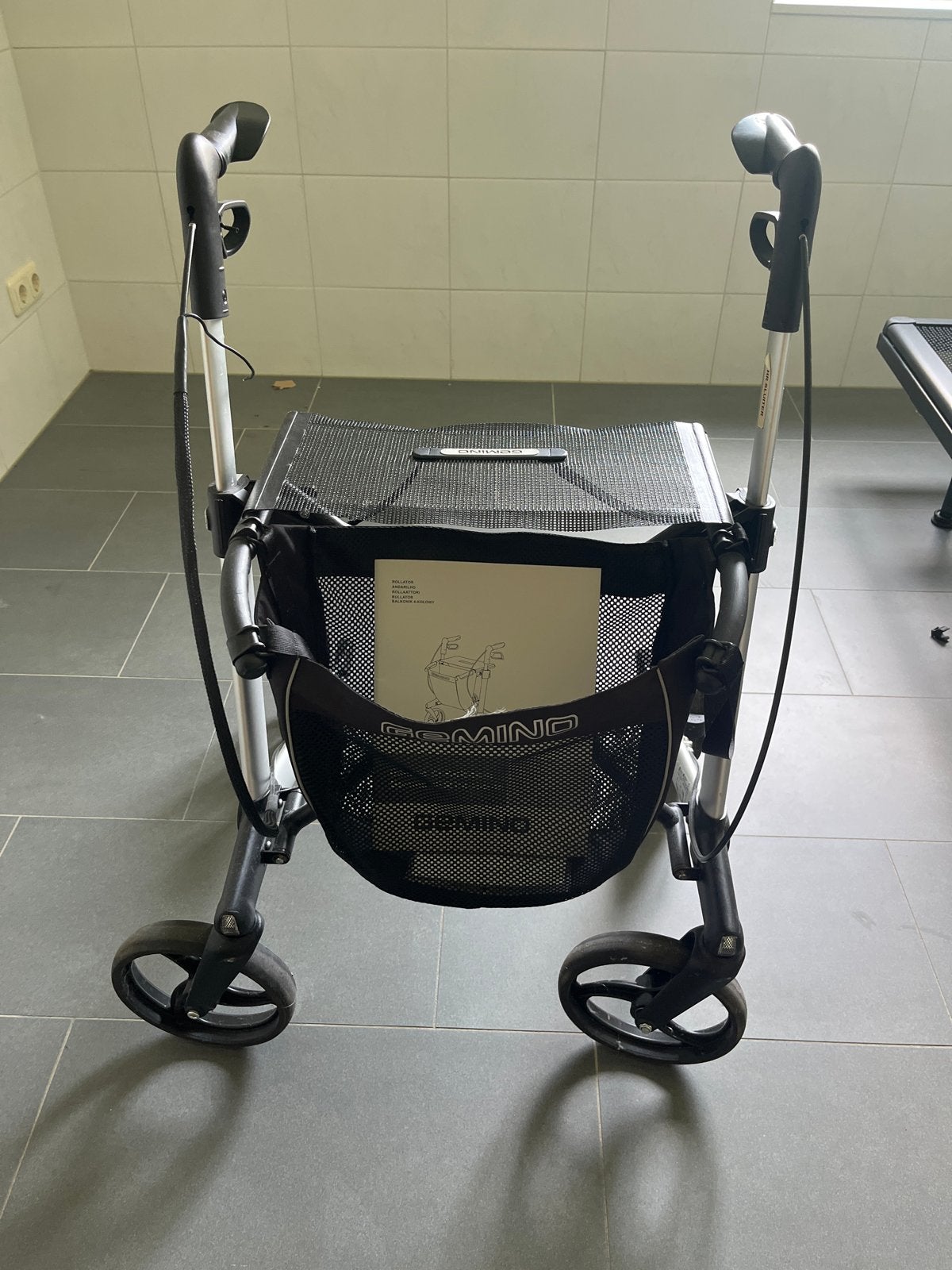 Gemino 30 Parkinson Rollator – zo goed als nieuw, Ophalen, Opvouwbaar, Zo goed als nieuw