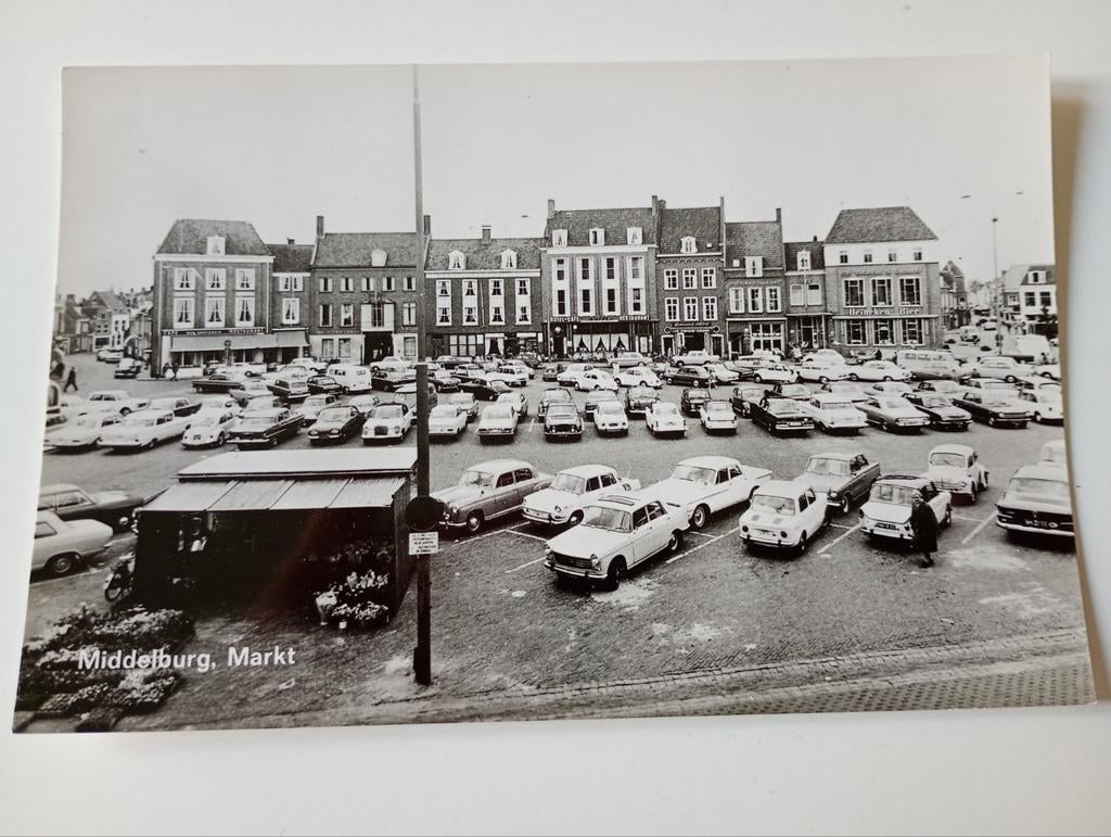 Middelburg Markt met Auto's, Ophalen of Verzenden, 1960 tot 1980, Ongelopen, Zeeland
