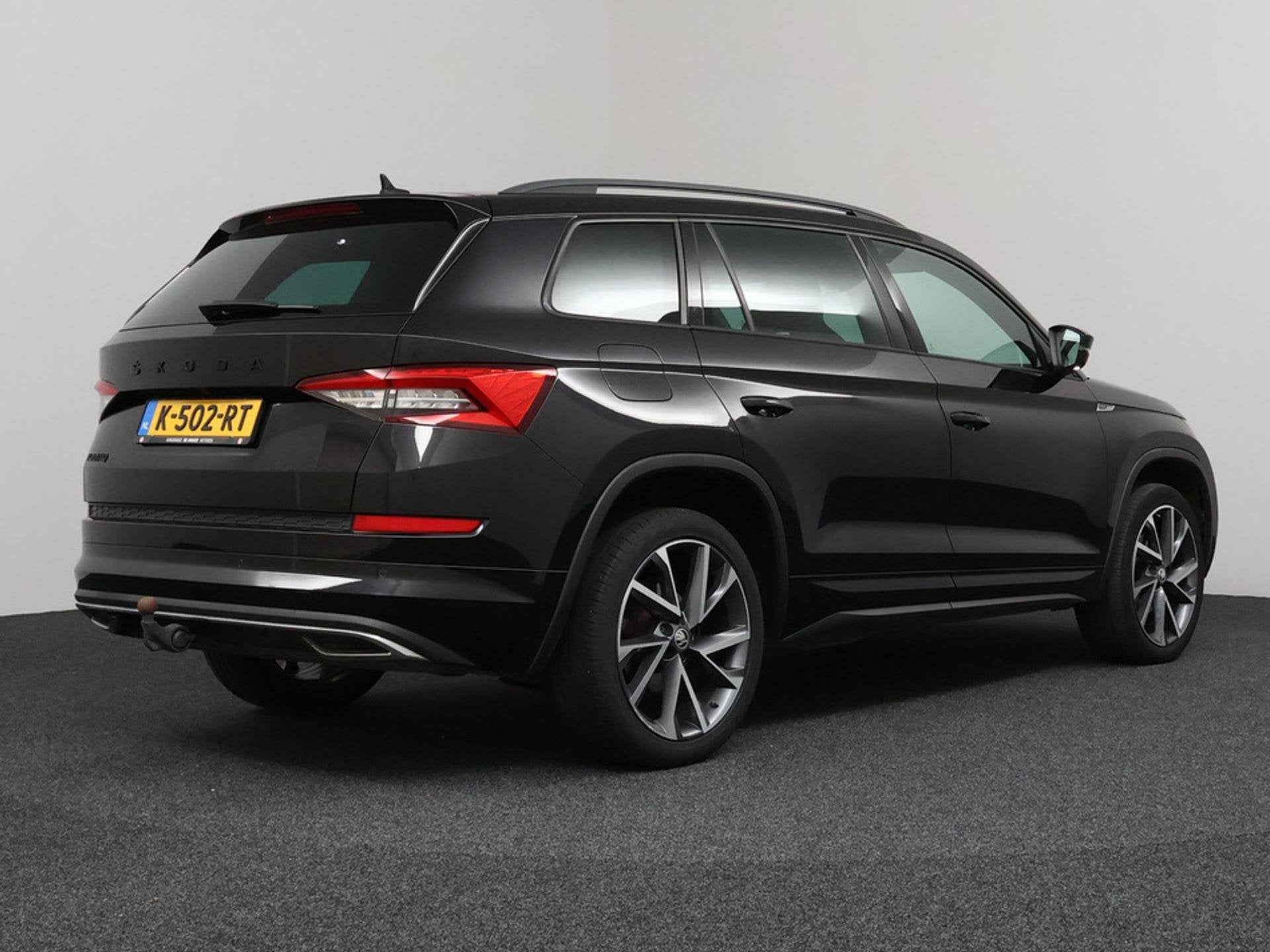 Skoda Kodiaq 1.5 TSI Sportline Business 7p. Trekhaak | ACC |, Auto's, 4 cilinders, 150 pk, Zwart, Origineel Nederlands