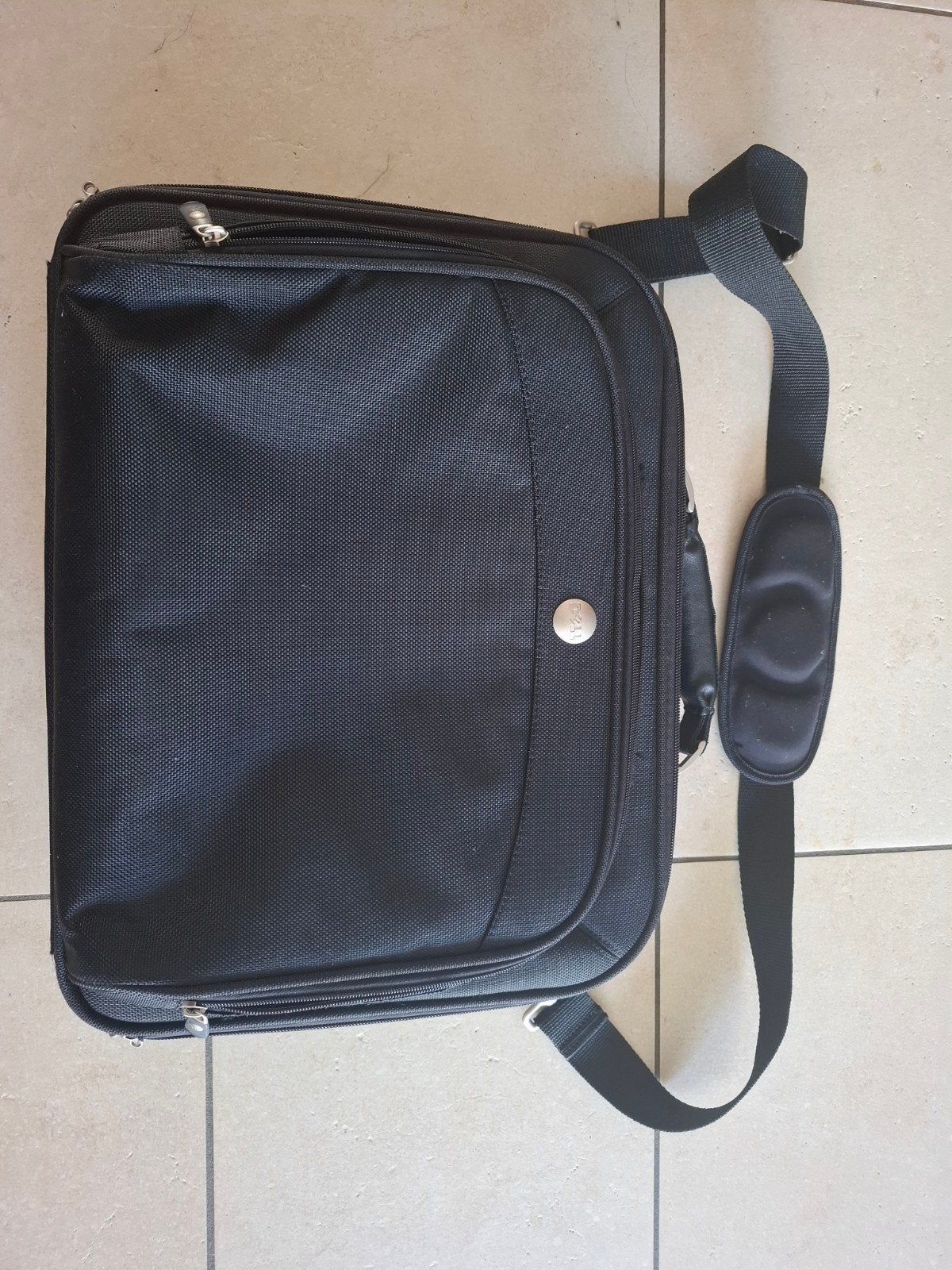 Gloednieuwe laptoptas Dell, Computers en Software, Laptoptassen, Ophalen, Nieuw, Meerdere vakken, Zwart