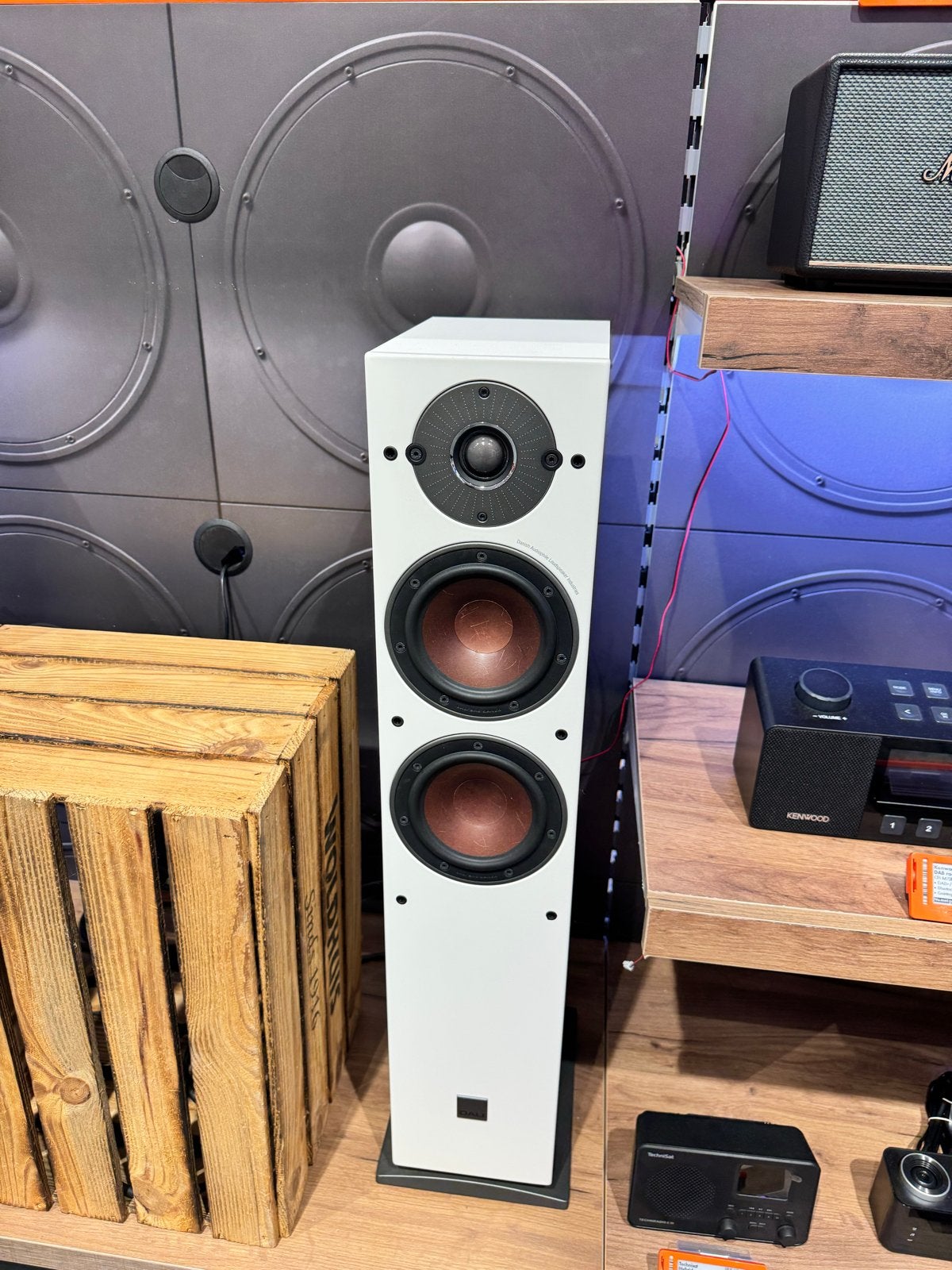 Dali Oberon 5 Vloerstaande Luidspreker - Wit, Audio, Tv en Foto, Ophalen, Vloerstaande luidspreker, 120 tot 150 watt, Nieuw