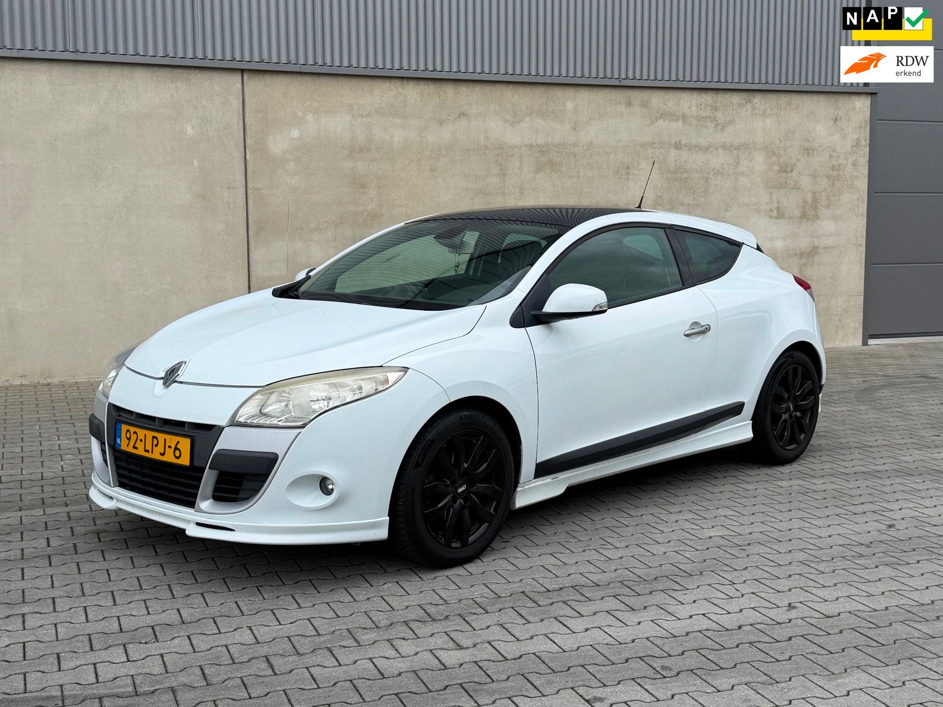 Renault Mégane Coupé 1.6 Dynamique APK 16-06-2027+PANORAMA, Auto's, Voorwielaandrijving, Stof, Gebruikt, 4 cilinders