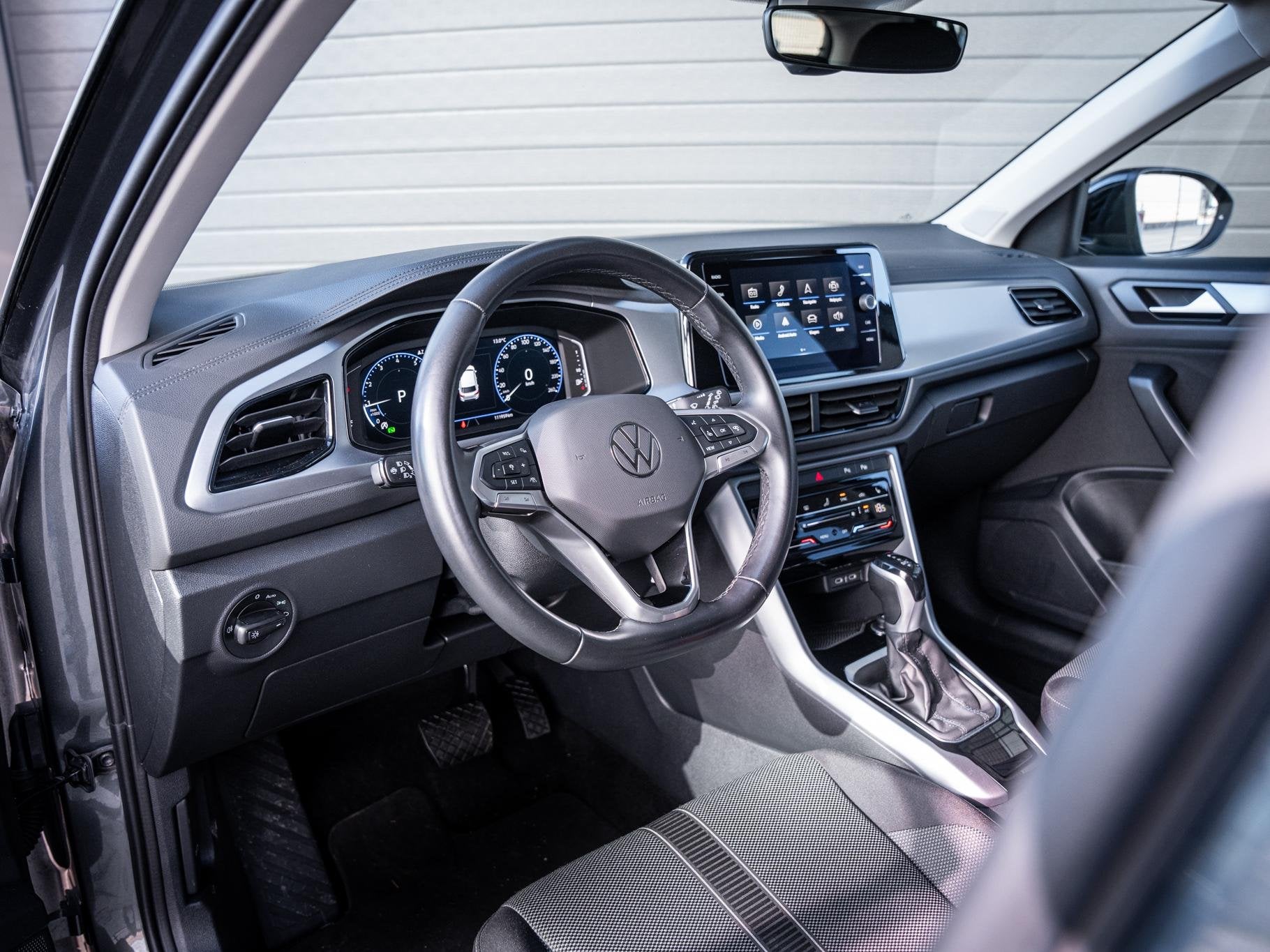 Volkswagen T-Roc 1.5 TSI Life - ACC l Apple Cplay l Camera l, Auto's, 4 cilinders, 150 pk, 4 stoelen, Bedrijf