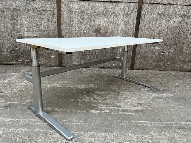 I-Turn slinger verstelbare bureaus 180x80cm, Huis en Inrichting, Ophalen of Verzenden, In hoogte verstelbaar, Zo goed als nieuw