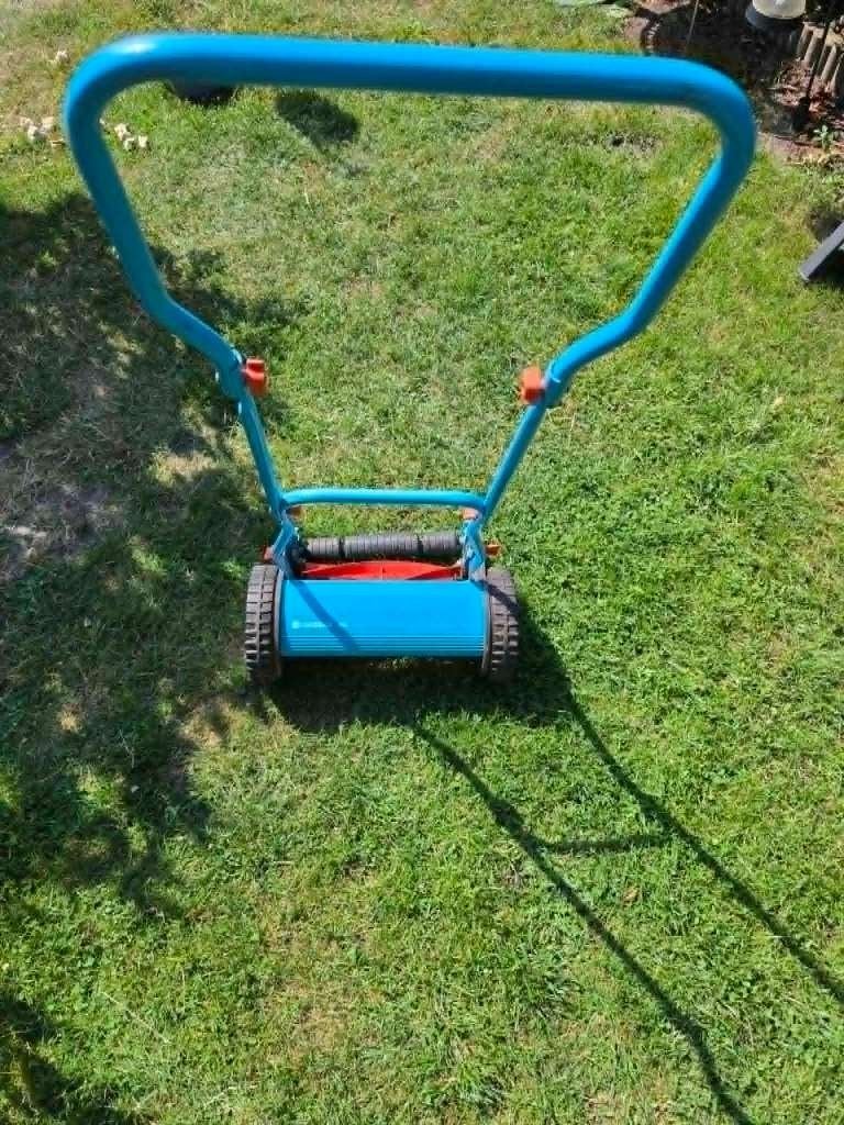 te koop een blauwe grasmachine /handgrasmaaier, Tuin en Terras, Grasmaaiers, Ophalen, Gebruikt, Handgrasmaaier, 30 t/m 39 cm