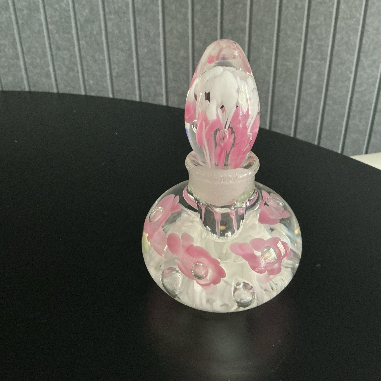 Glazen parfumflesje met roze bloemen en bubbels, Ophalen of Verzenden
