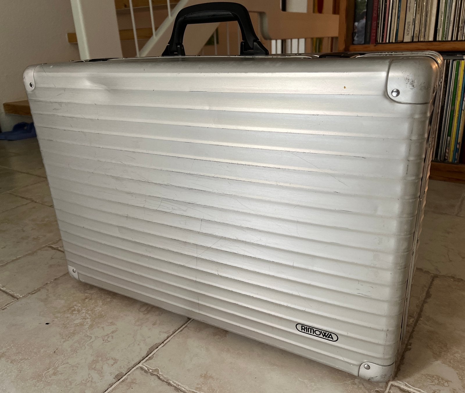 Rimowa aluminium koffer 65 x 45 x 19 cm, Sieraden, Tassen en Uiterlijk, Koffers, Gebruikt, Metaal, 35 tot 45 cm, Wieltjes