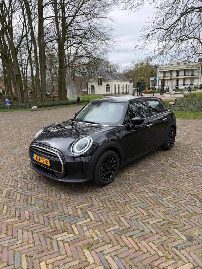 Mini One 5-deurs f55 2022 Zwart, Voorwielaandrijving, Zwart, 102 pk, Bedrijf