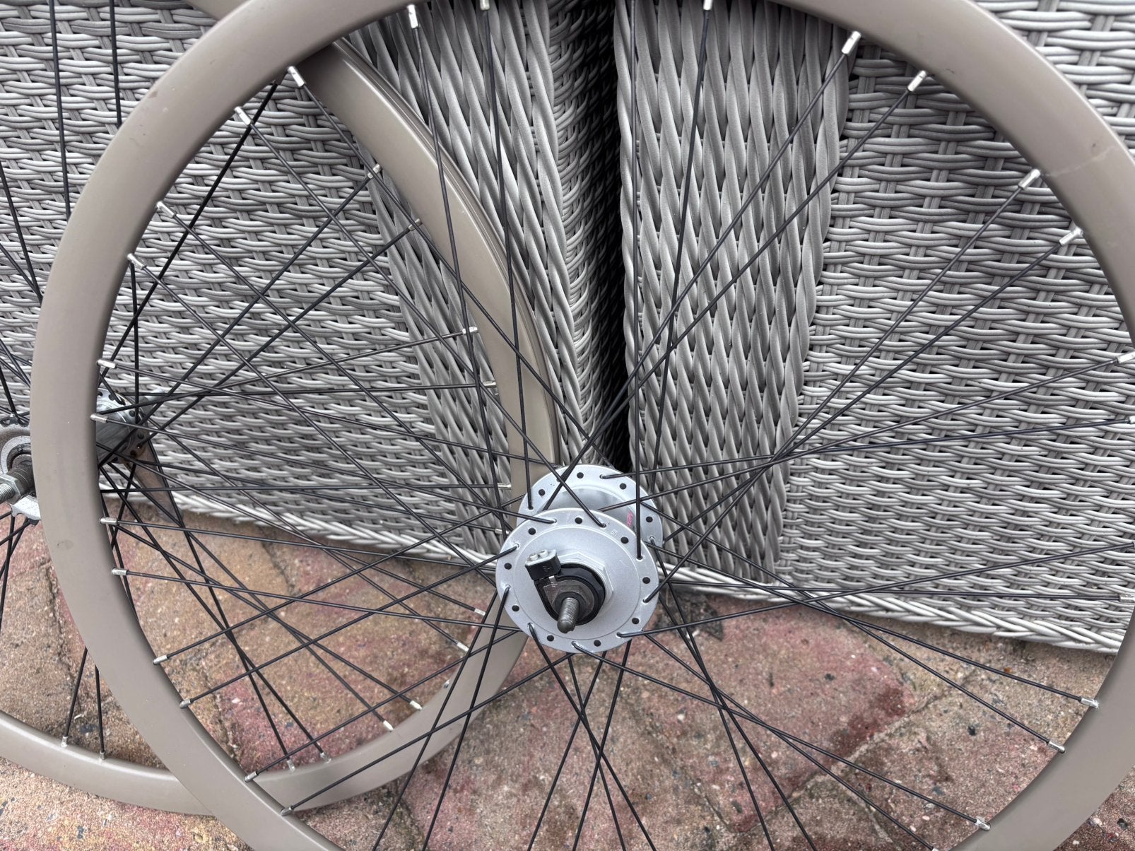 “Nieuwe” voor en achterwiel 28”, Fietsen en Brommers, Fietsonderdelen, Ophalen, Zo goed als nieuw