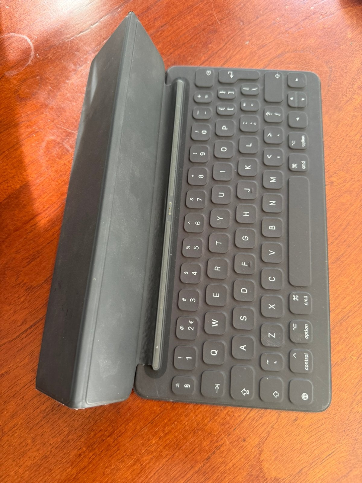 Apple A1829 keyboard toetsenbord / standaard, 10 inch, Gebruikt, IPad 7th/8th/9th gen, iPad Air 3rd gen, and iPad Pro 10.5", Ophalen of Verzenden