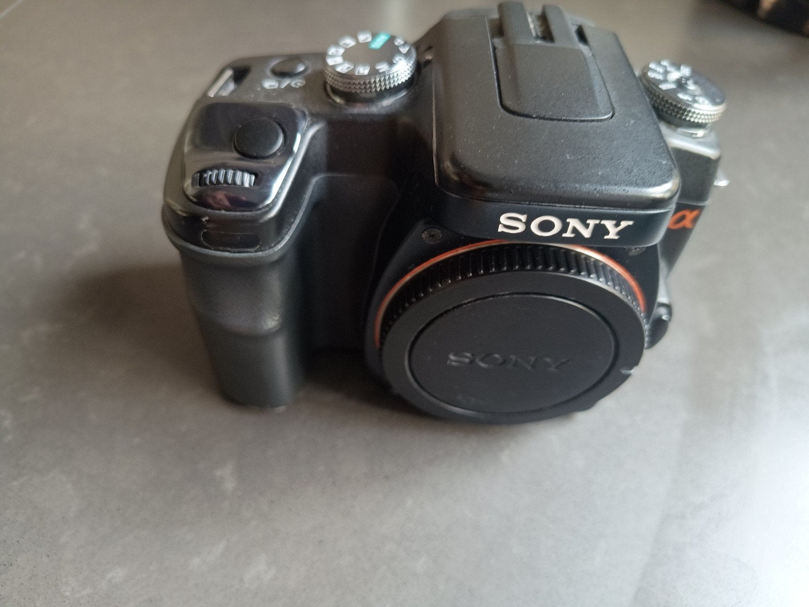 Sony Alpha A100 DSLR Camera - Perfect voor beginners, Beeldstabilisatie, Gebruikt, Accu, Spiegelreflex