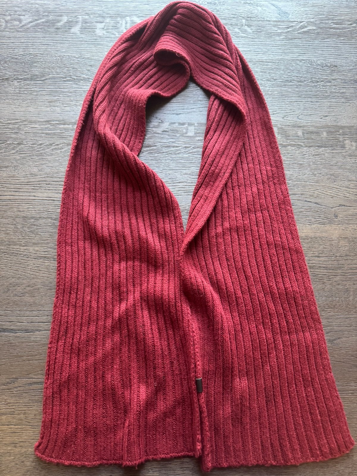 Rode sjaal, Ophalen of Verzenden, Zo goed als nieuw, Maat 46/48 (XL) of groter, Sjaal
