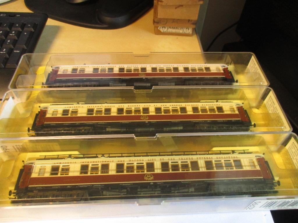 Trix 2 x 23794 en 3 x 23790 van de CIWL zgan staat, NVT, Gelijkstroom, Trix, Wagon