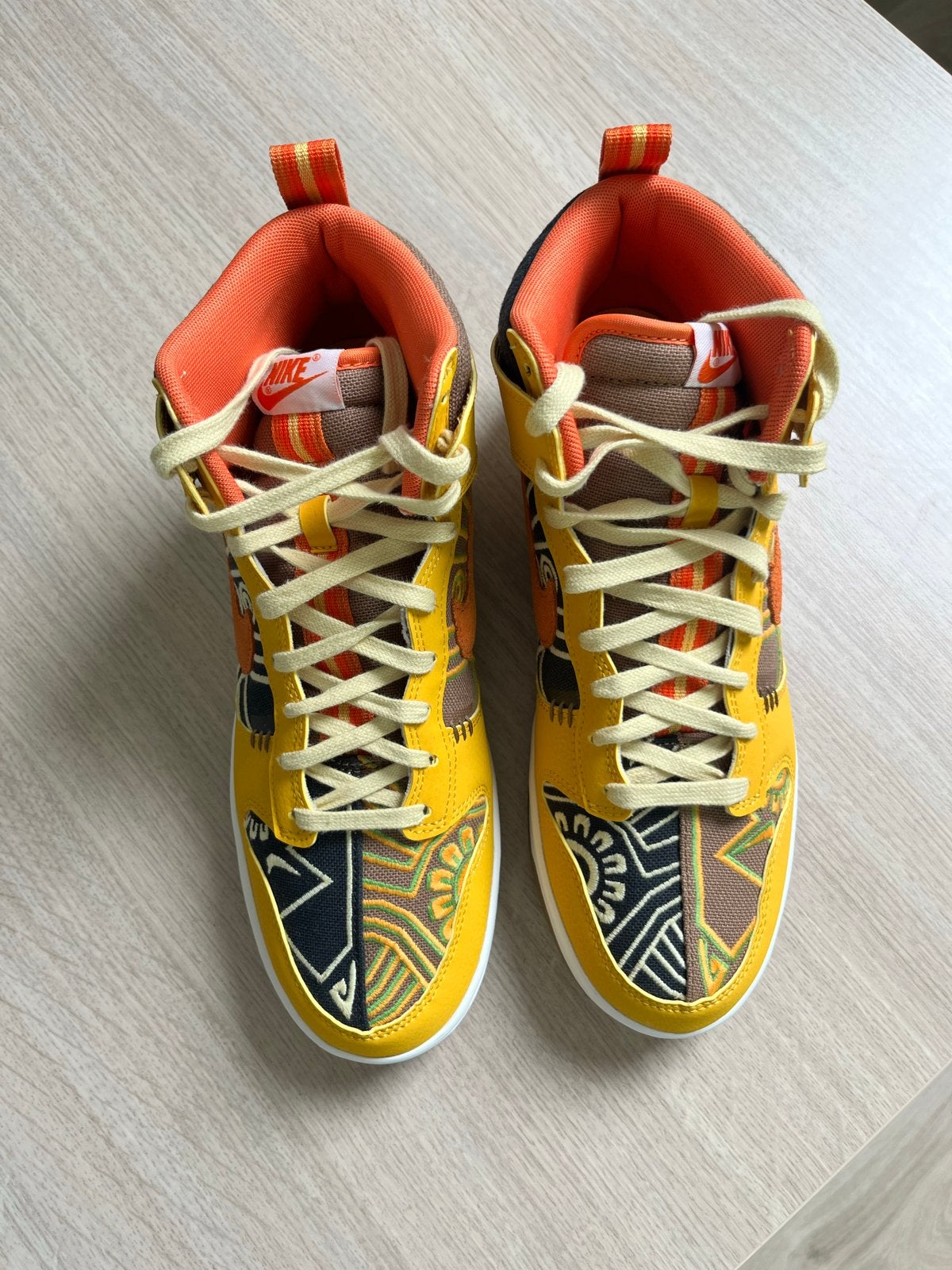 Nike Dunk High Somos Familia - Size 44, Ophalen of Verzenden, Nieuw, Overige kleuren, Sneakers of Gympen