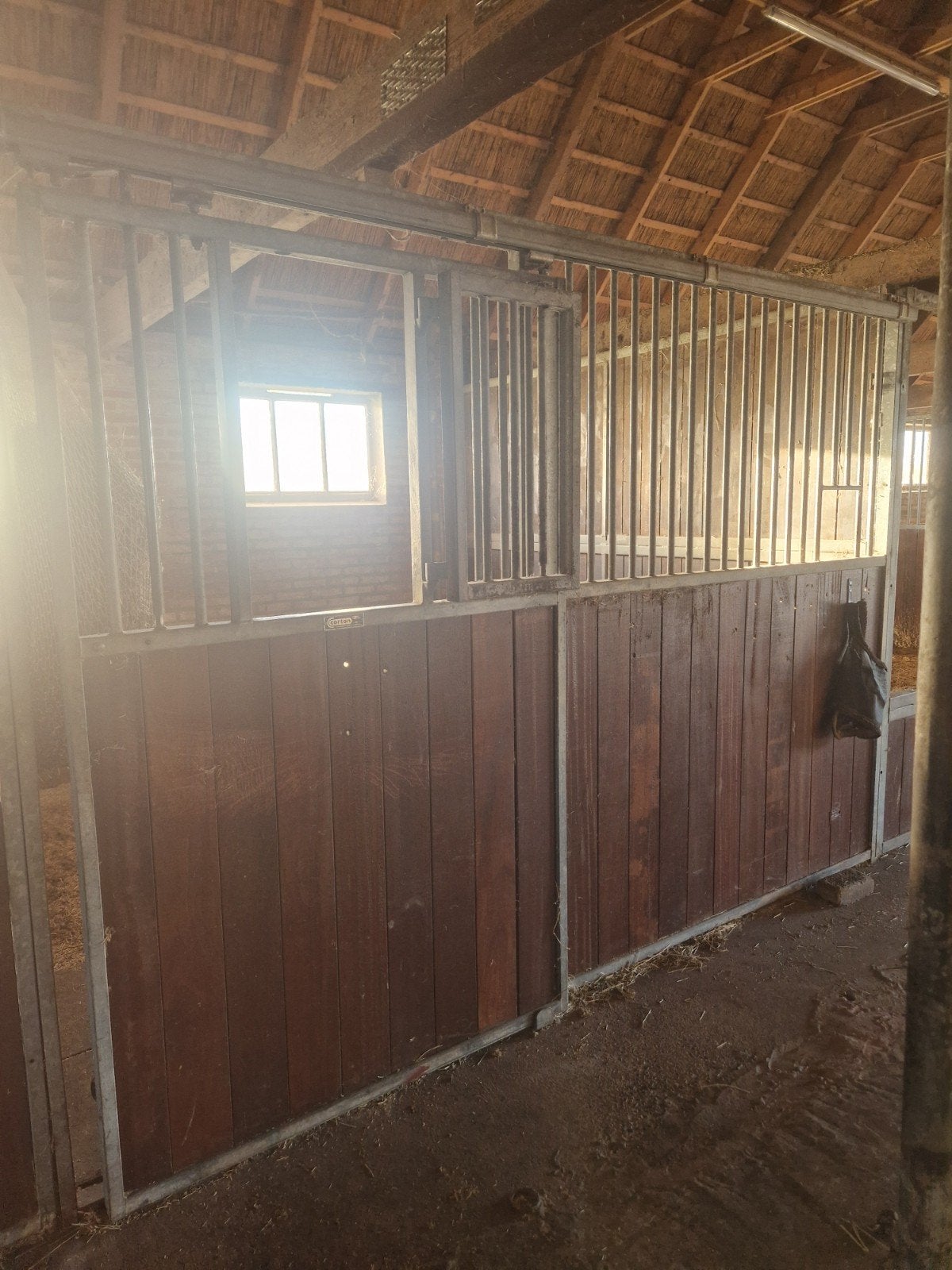 Voorwand corton gezocht, Stalling