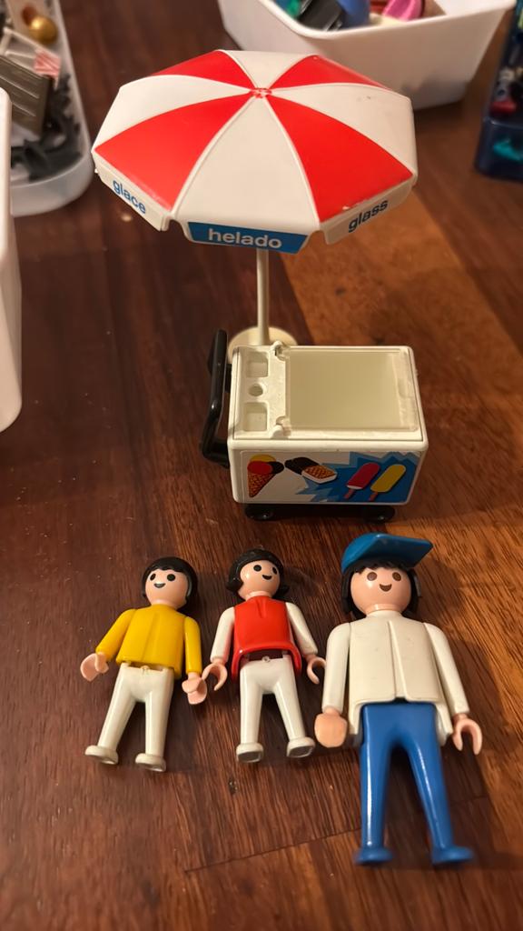 Playmobil ijscokar 3563 met parasol en 3 poppetjes, Ophalen of Verzenden, Gebruikt, Complete set