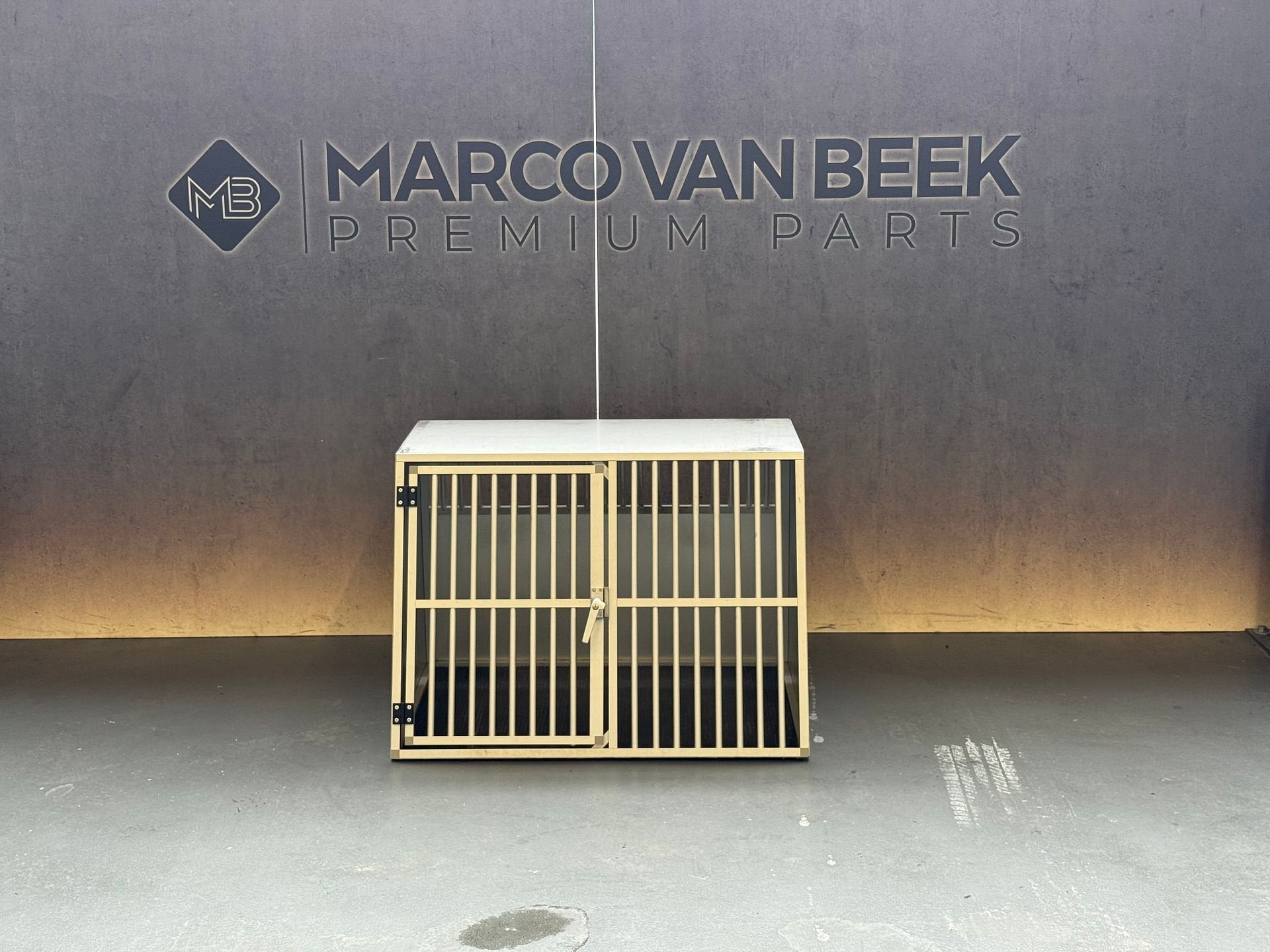 Honden hok / bench speciaal voor een Mercedes-Benz G-klasse, Ophalen, Gebruikt, -, -