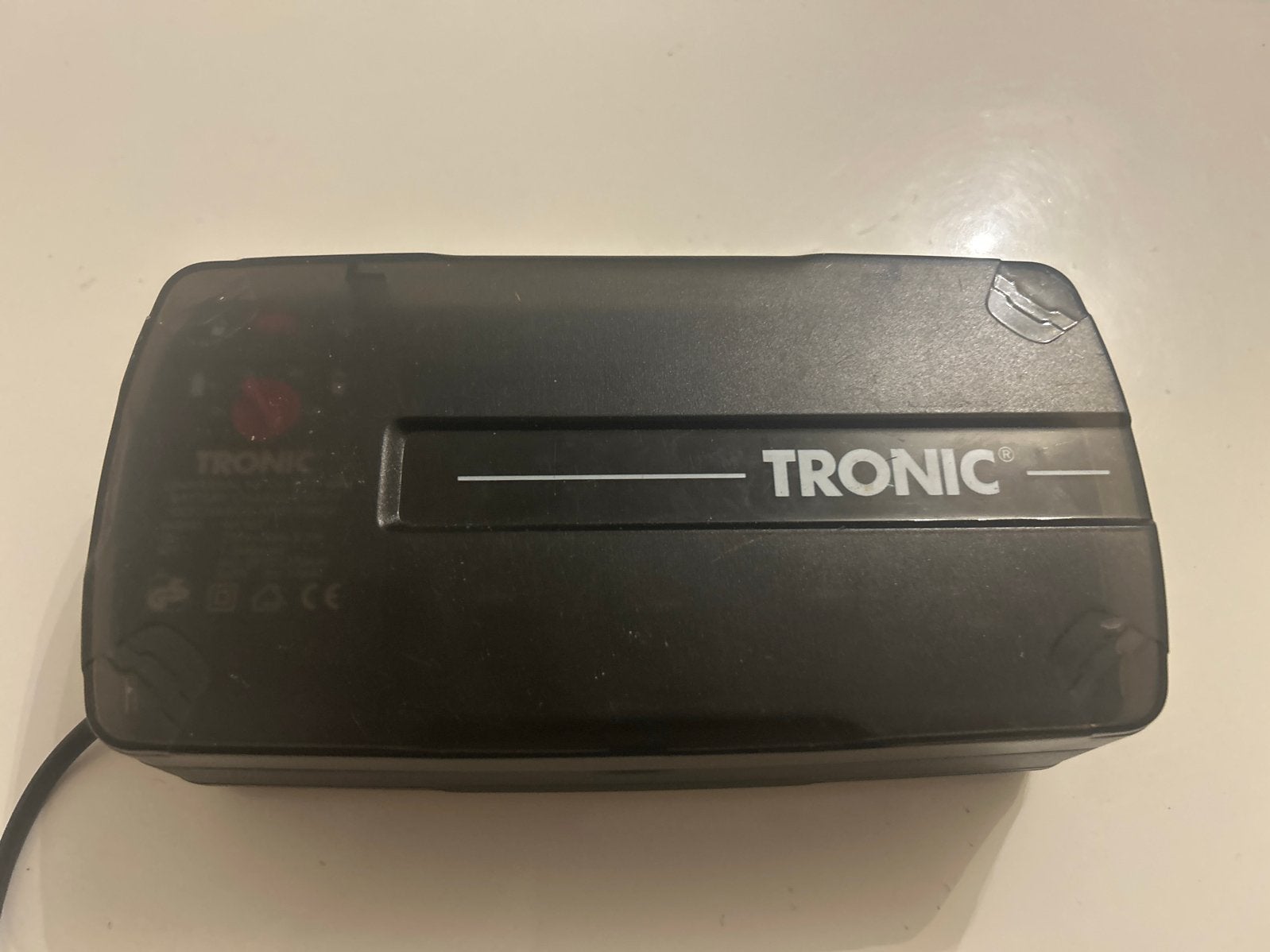 Tronic Universele Ni-Cd & Ni-MH Batterijlader K4967, Ophalen of Verzenden, Zo goed als nieuw