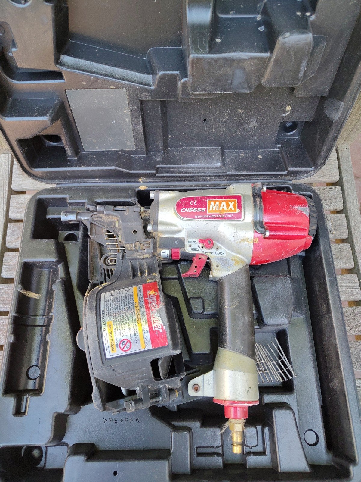 MAX CN565S Coil Nailer - Gebruikt, in goede staat, Ophalen of Verzenden, Gebruikt, Tacker/nietmachine, Overige merken